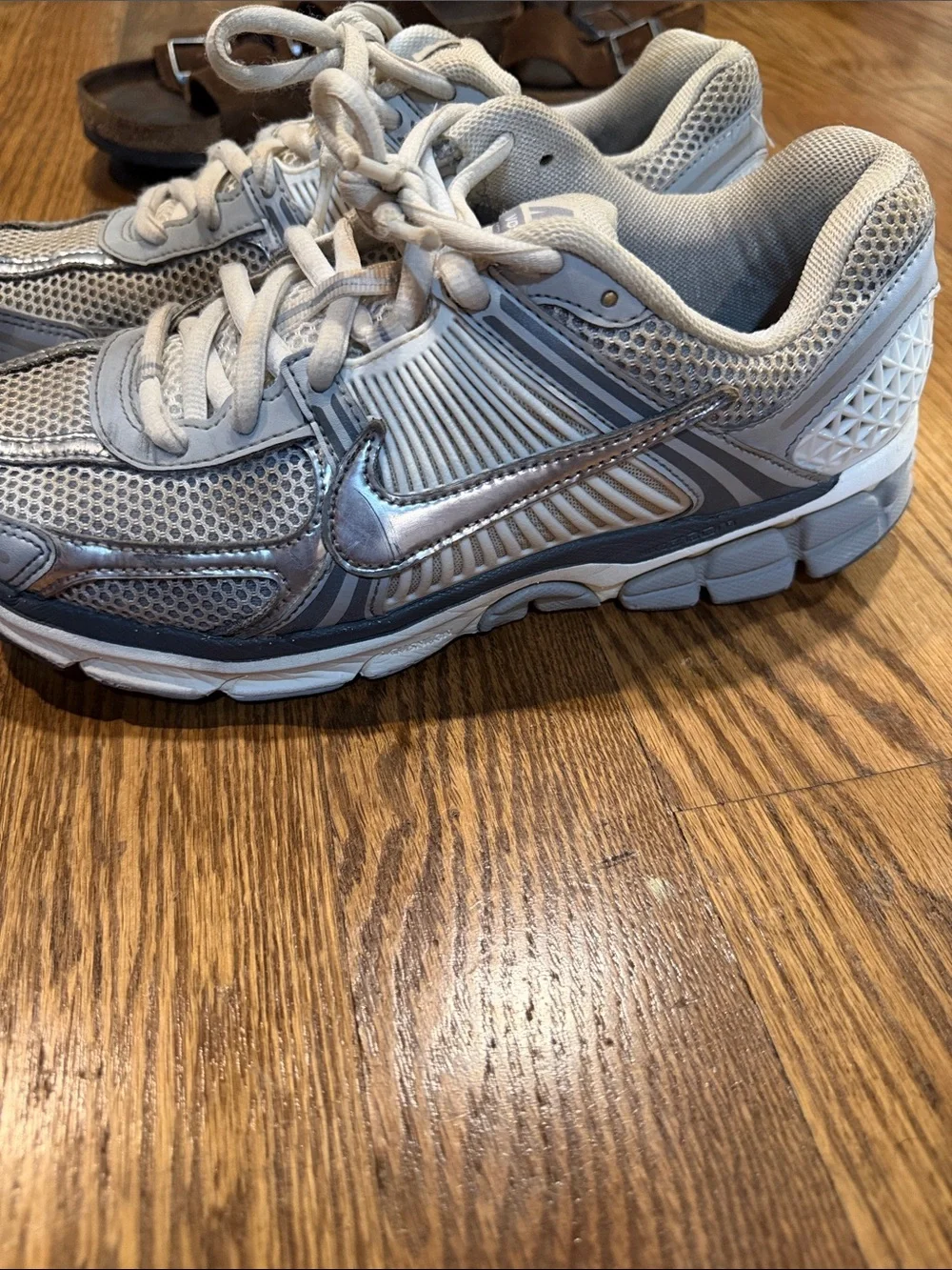 Nike Mens Zoom Vomero 5